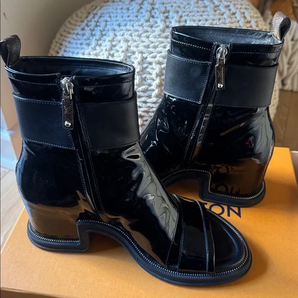 Louis Vuitton Moonlight Ankle Boot - Picture 5 of 9